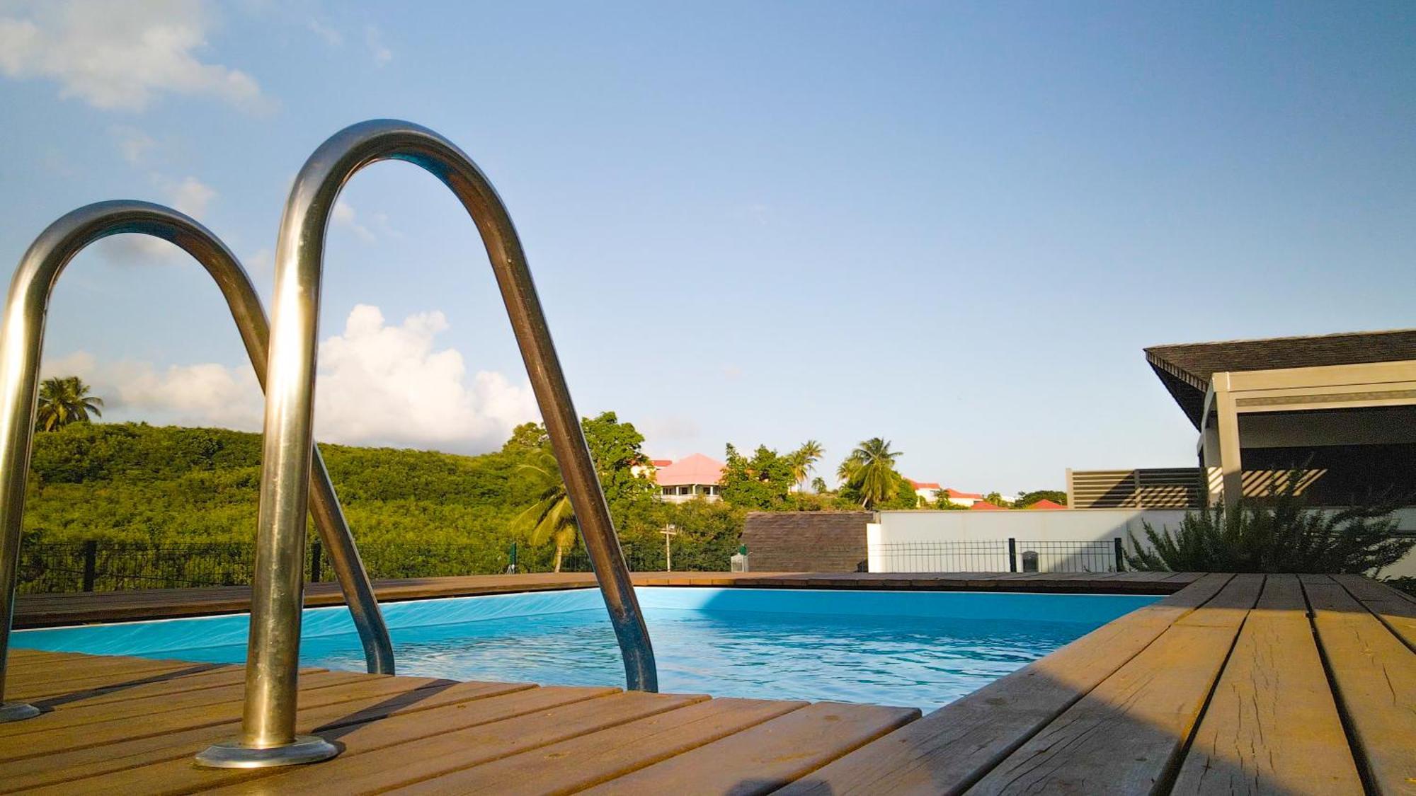 Studio Avec Piscine, A 3 Minutes A Pied Des Plages Sainte-Anne  Zewnętrze zdjęcie